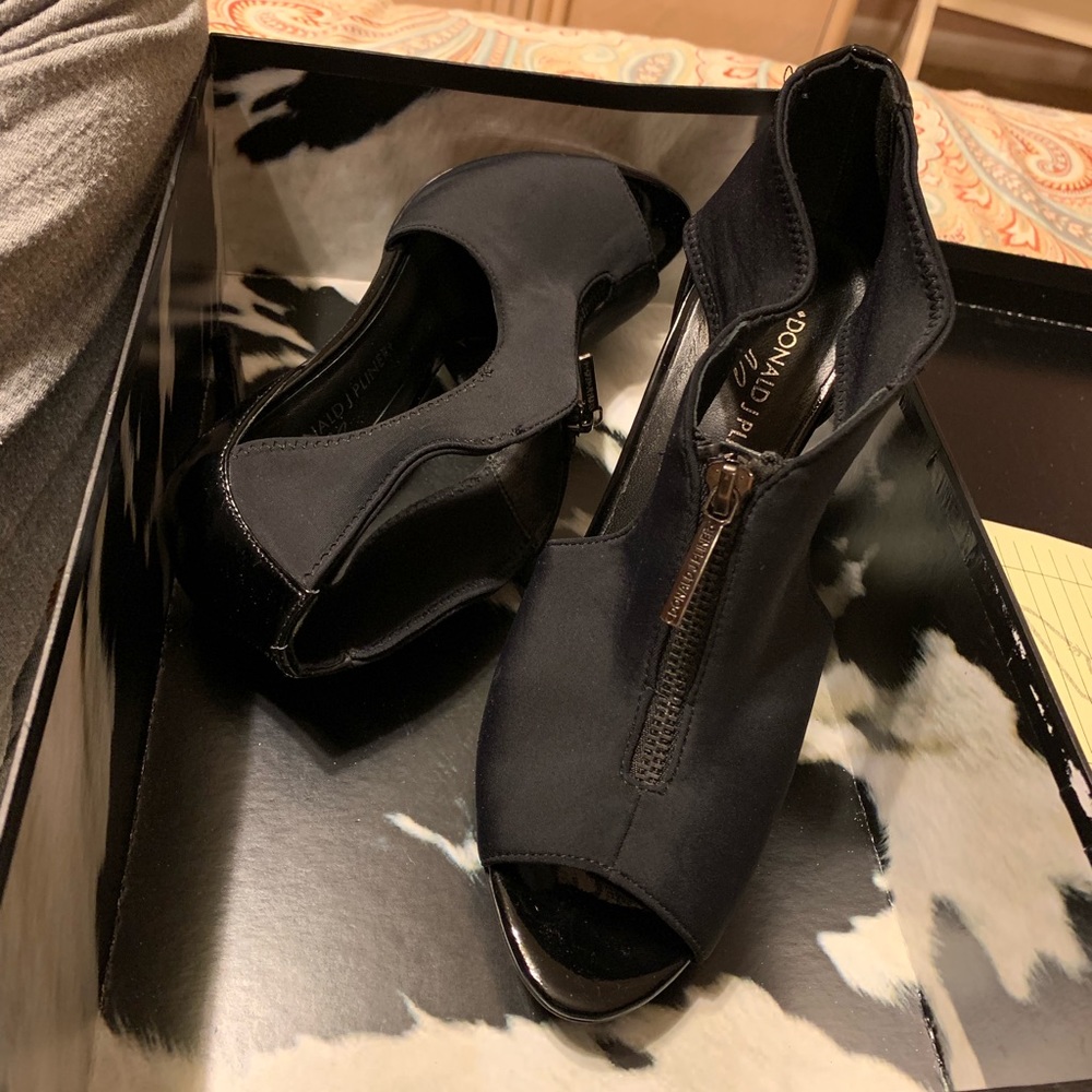 Donald Pliner black heels size 7.5